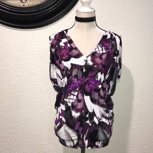 Beautiful sleeveless Guess top